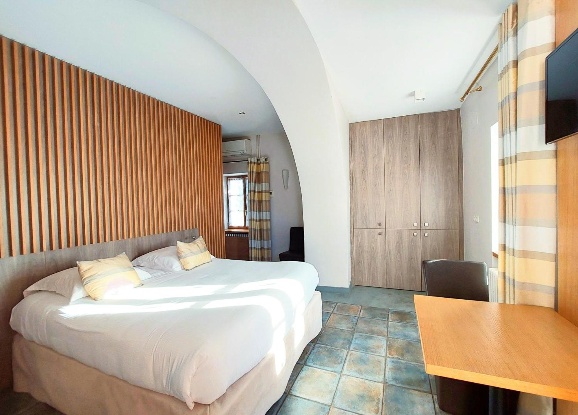 Logis Auberge Les Murets Hotel Restaurant Spa Chandolas Exterior photo